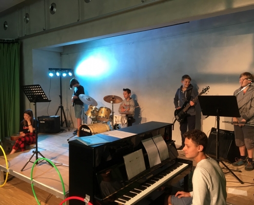 Toad Concert in the hall of the district school Drewitz