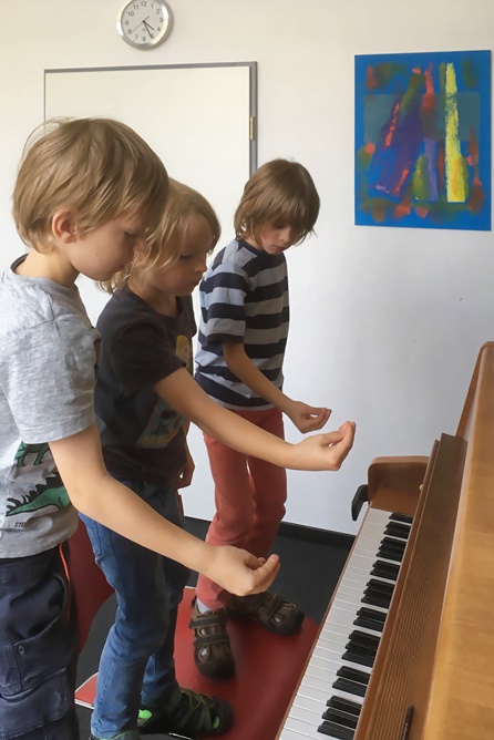 When fingers learn to walk course in the music school Bertheau & Morgenstern