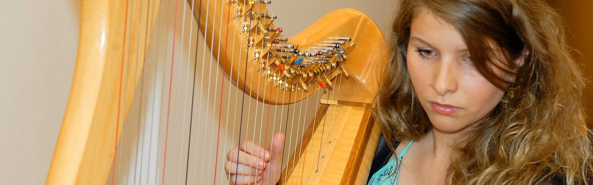 Harfe spielen lernen in der Musikschule Behm, Bertheau & Morgenstern Harfe spielen lernen in der Musikschule Behm, Bertheau & Morgenstern