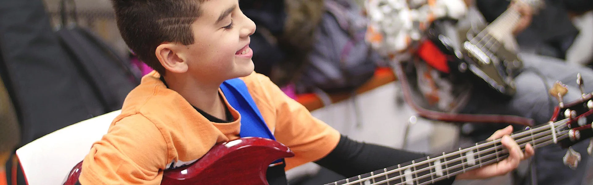 E-Gitarre spielen lernen in der Musikschule Behm, Bertheau & Morgenstern E-Gitarre spielen lernen in der Musikschule Behm, Bertheau & Morgenstern