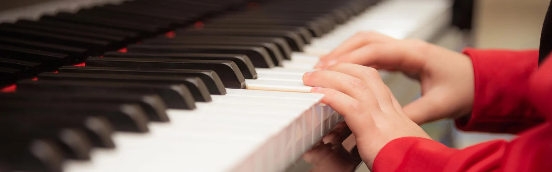Klavier spielen lernen in der Musikschule Behm, Bertheau & Morgenstern Klavier spielen lernen in der Musikschule Behm, Bertheau & Morgenstern